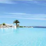 Quiet Sea View With Pool